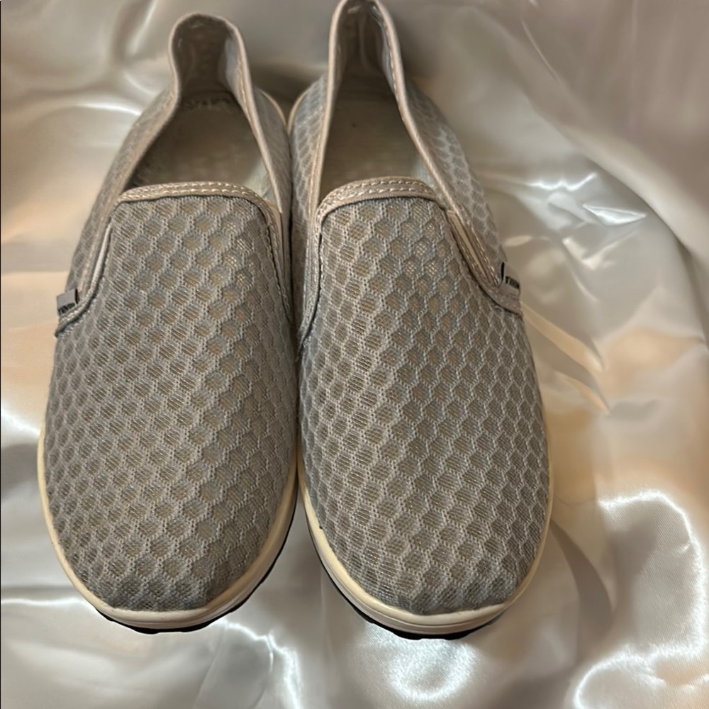 WOMENS Gray Slip-on shoes give your feet a break and get comfy NEW!